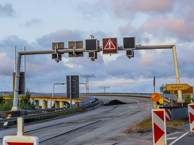 Bagaimana pula dengan tiang trafik bergalvani panas?