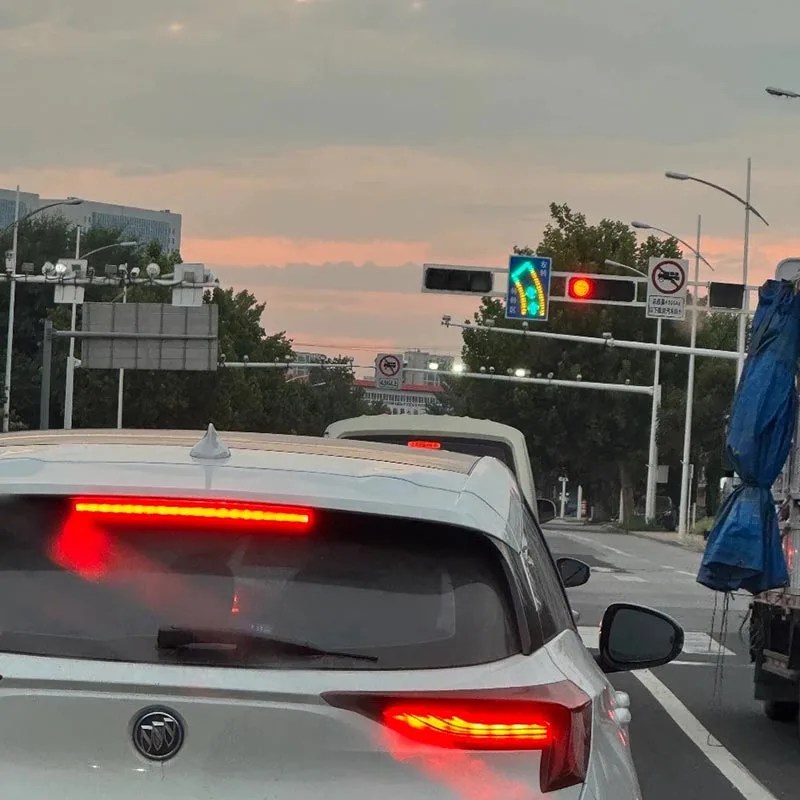 Traffic Light Cantilever Pole